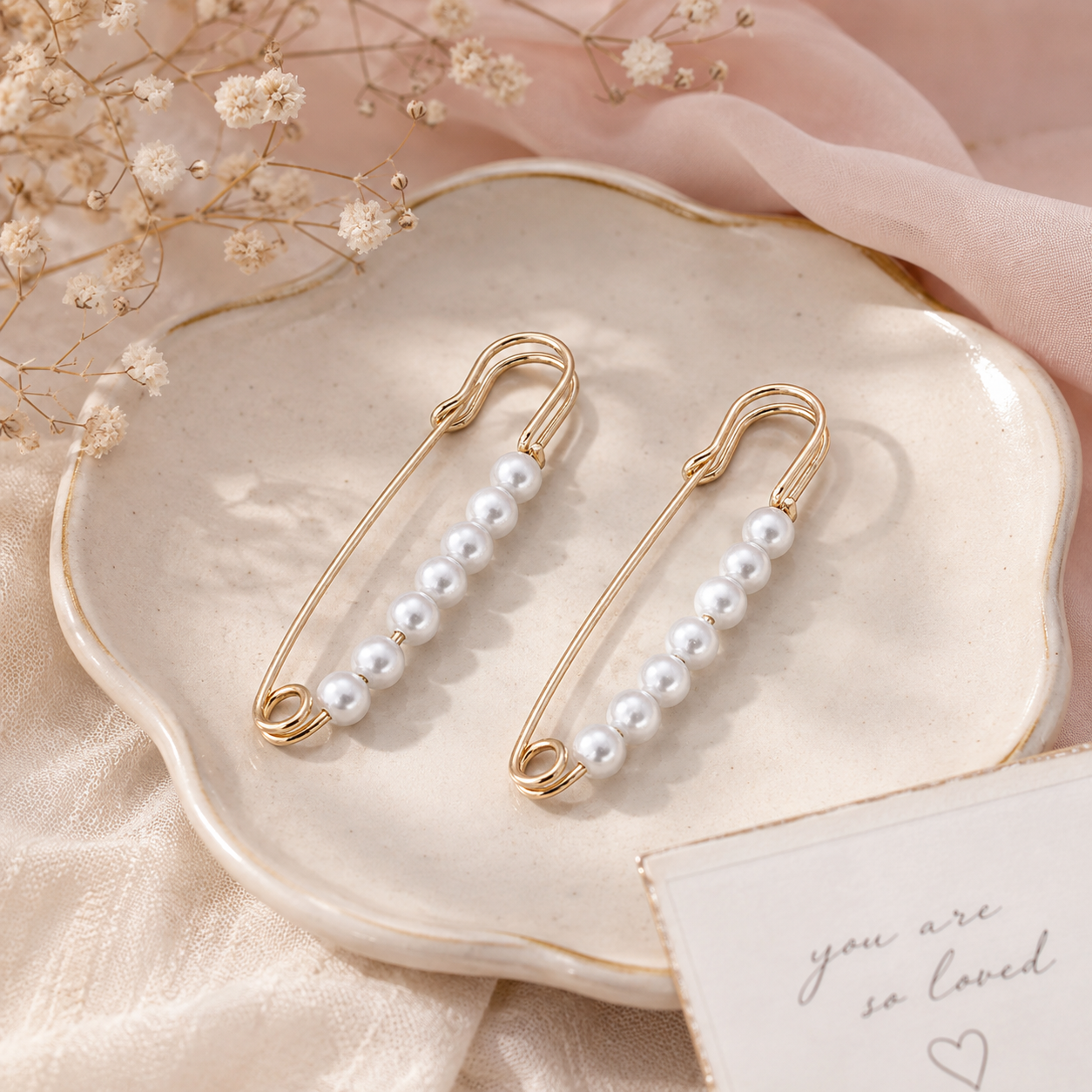 Pearl Brooch Tote Pin